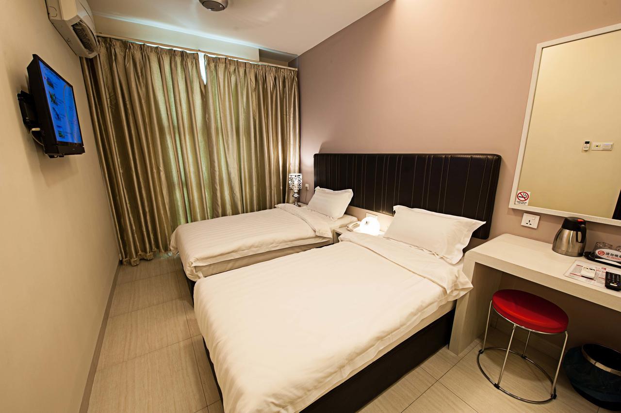 Seven Hotel Putatan Exterior foto