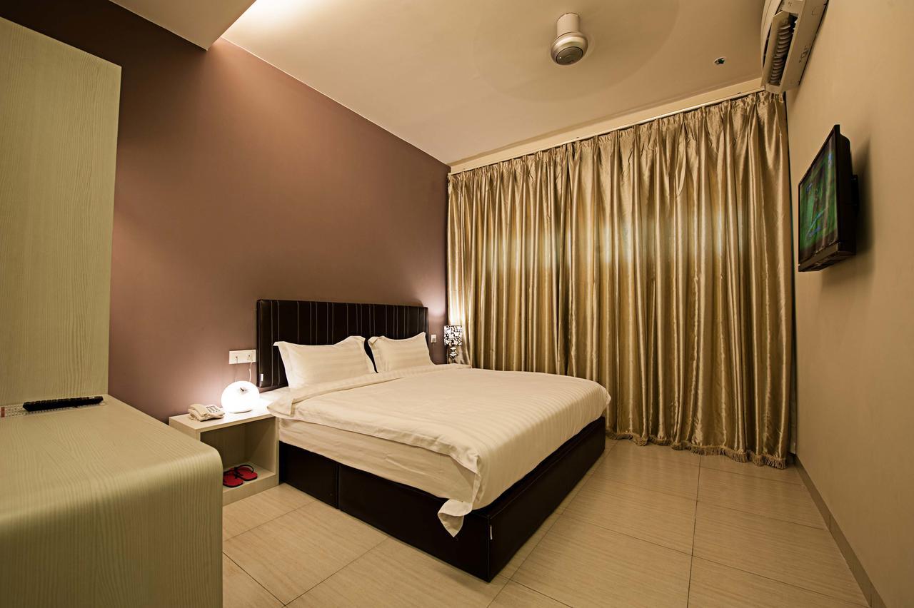 Seven Hotel Putatan Exterior foto